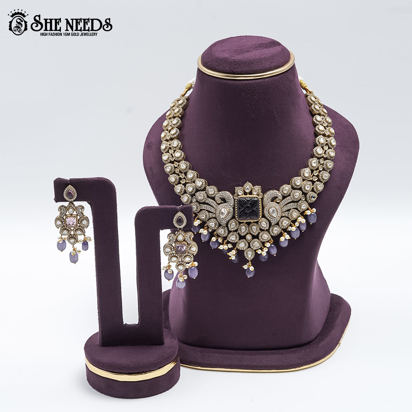 VICTORIAN SHORT NECKLACE