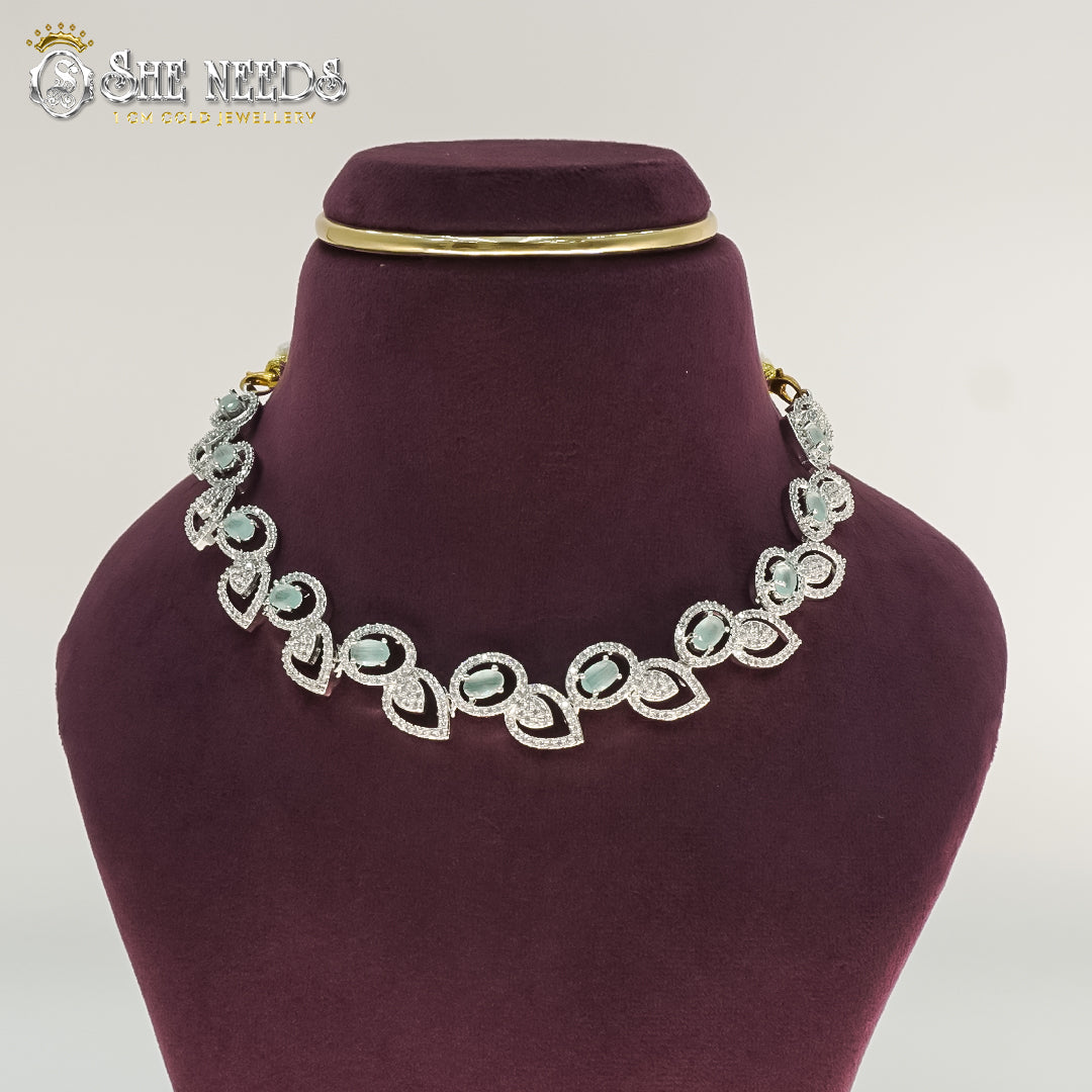 SILVER SHORT NECKLACE
