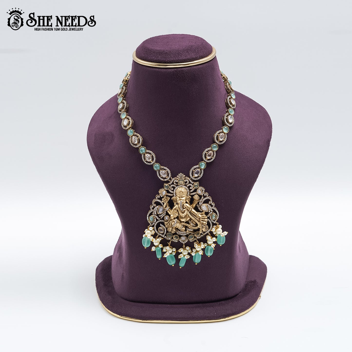 VICTORIAN SHORT NECKLACE