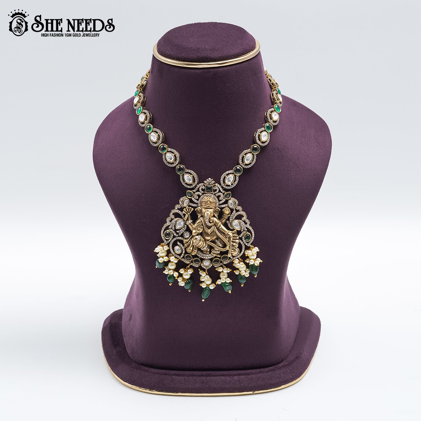 VICTORIAN SHORT NECKLACE