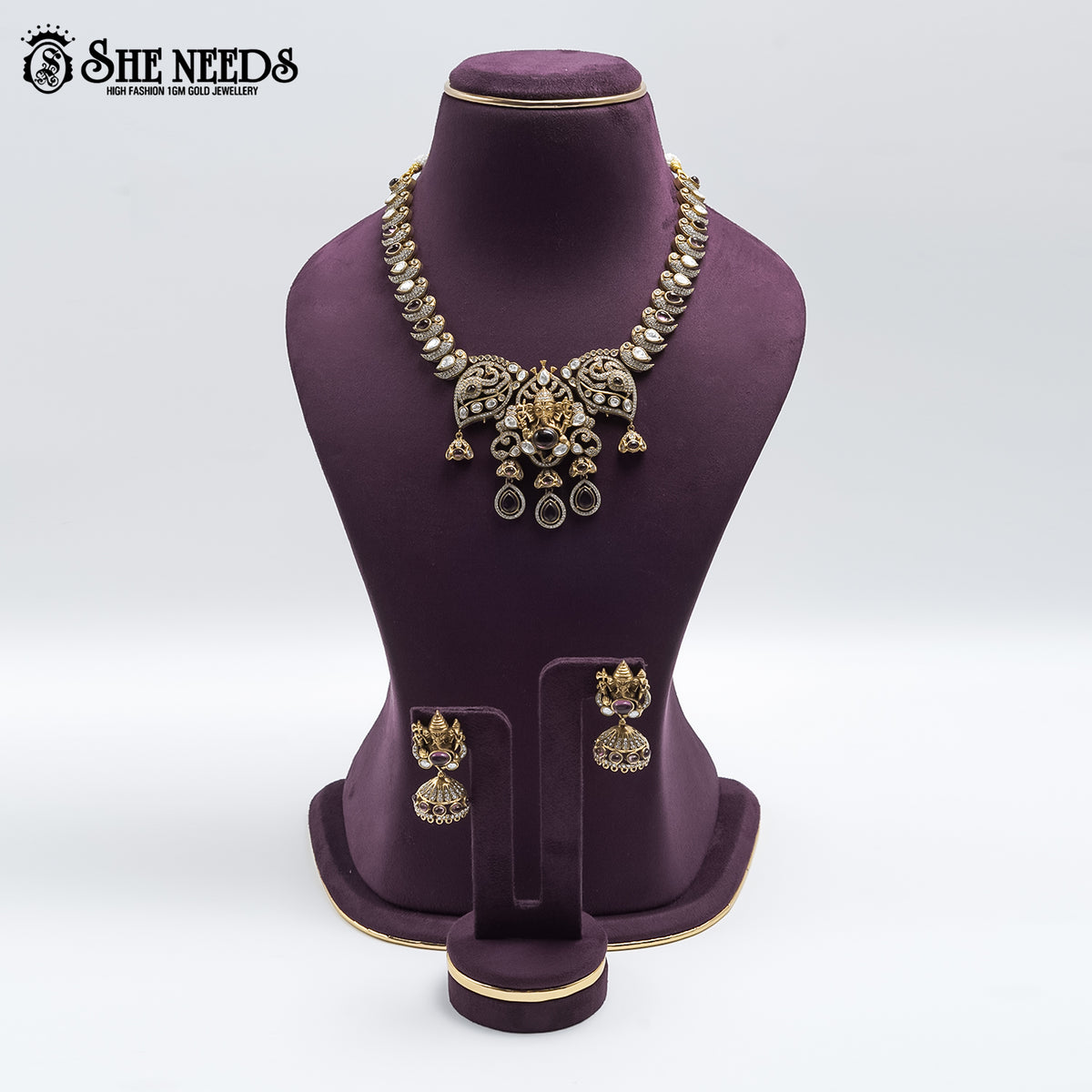 VICTORIAN SHORT NECKLACE
