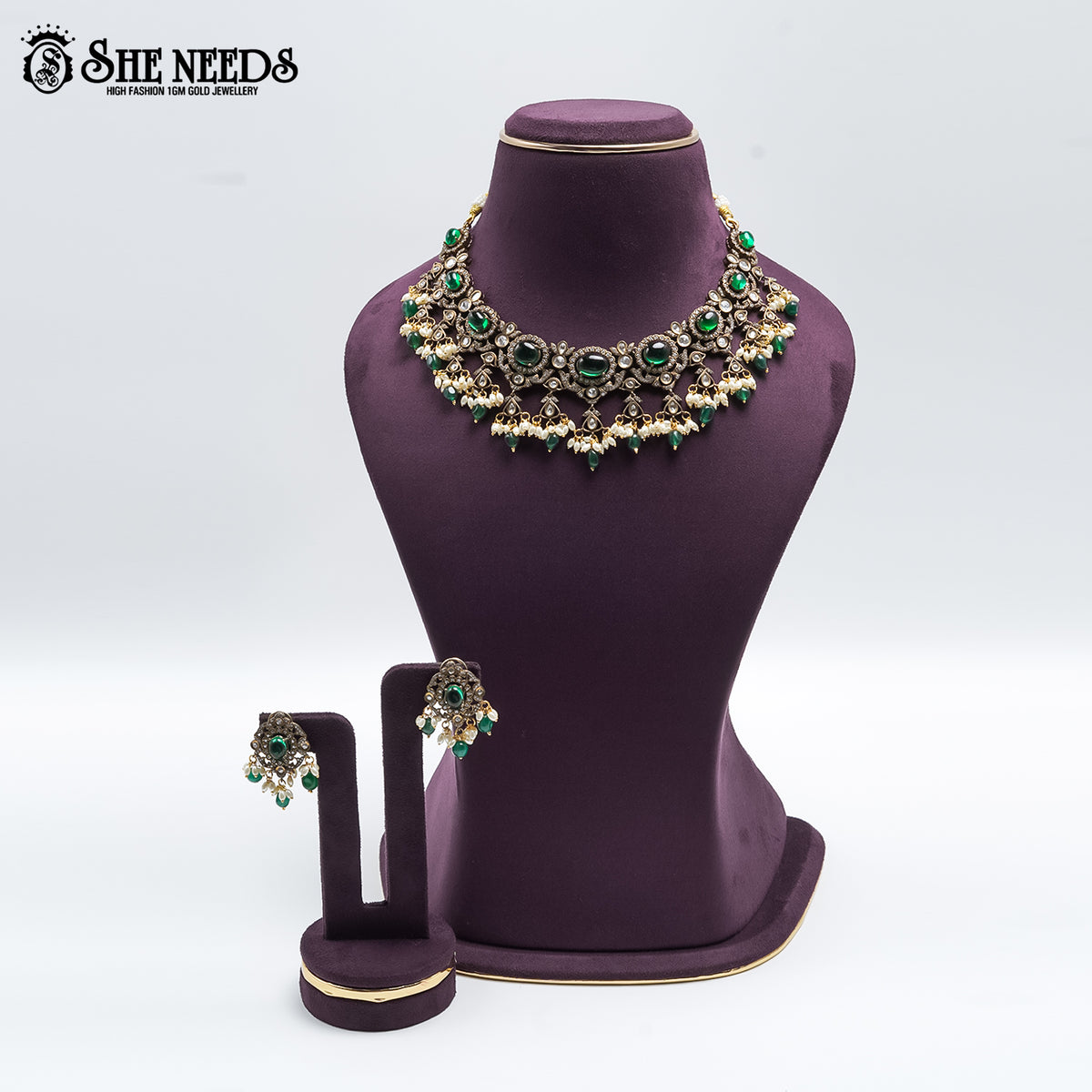 VICTORIAN SHORT NECKLACE