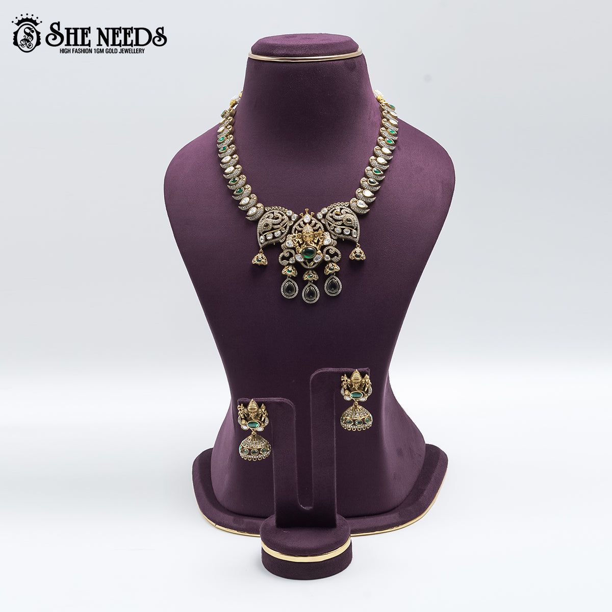 VICTORIAN SHORT NECKLACE