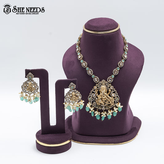VICTORIAN SHORT NECKLACE