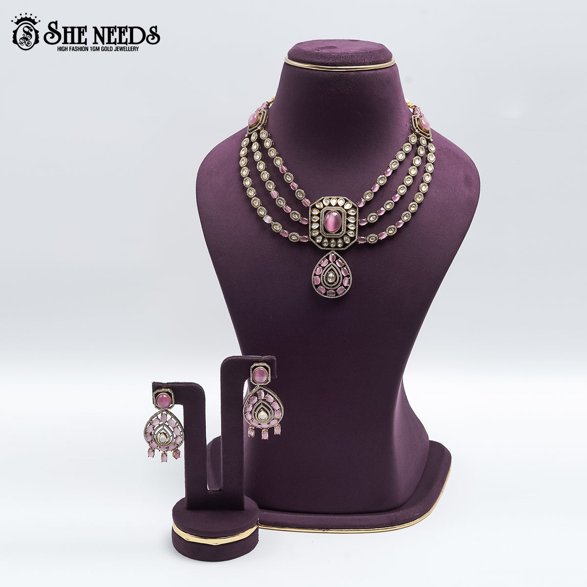 VICTORIAN SHORT NECKLACE