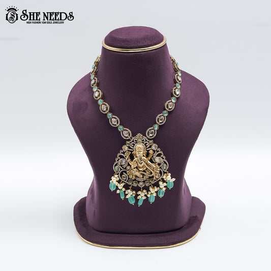 VICTORIAN SHORT NECKLACE