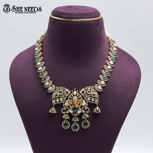 VICTORIAN SHORT NECKLACE