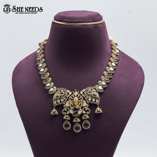 VICTORIAN SHORT NECKLACE