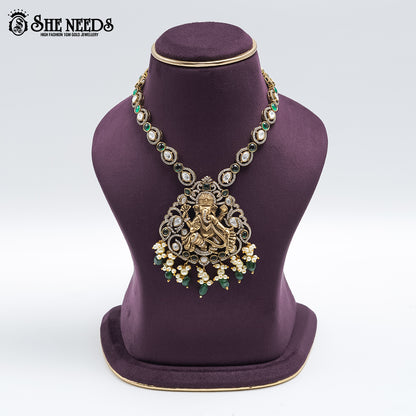 VICTORIAN SHORT NECKLACE