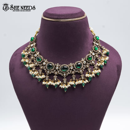 VICTORIAN SHORT NECKLACE