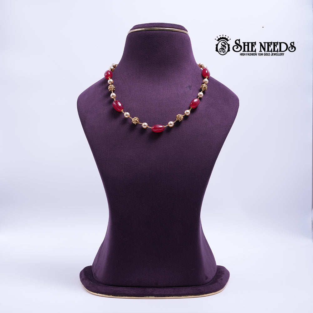 Crimson red bead and pearl necklace with elegant gold polish