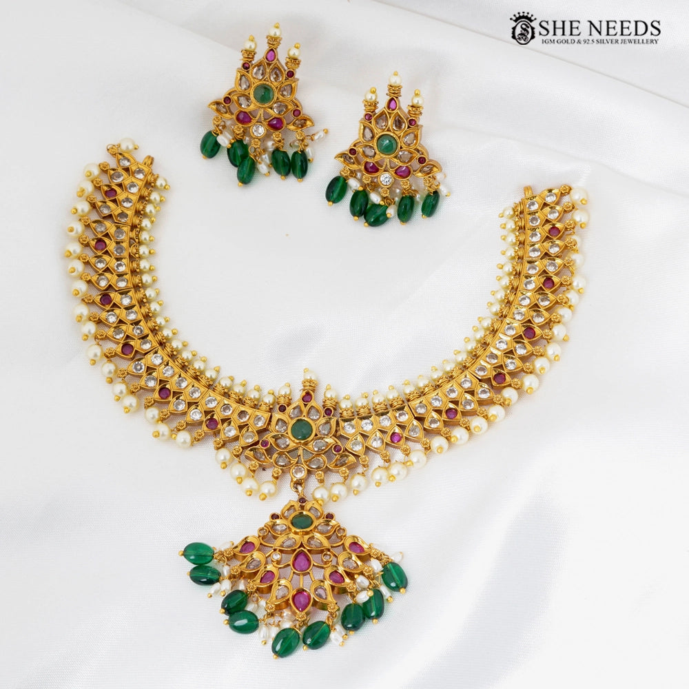 Traditional Kemp Stone Temple Choker Necklace Set with Pearls & Green Beads