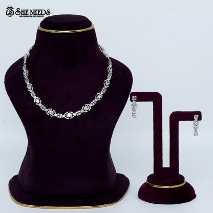 Elegant oval link rhodium silver necklace with refined statement design