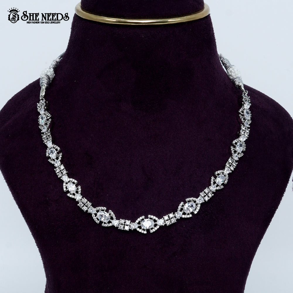 Elegant oval link rhodium silver necklace with refined statement design