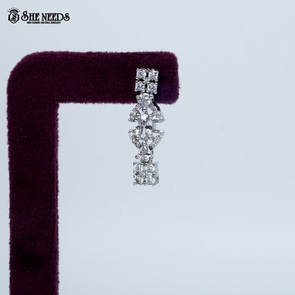 Elegant oval link rhodium silver necklace with refined statement design