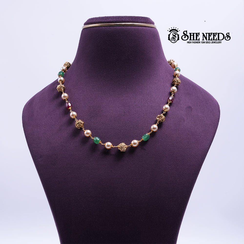 Pearl and emerald green bead harmony necklace with gold polish