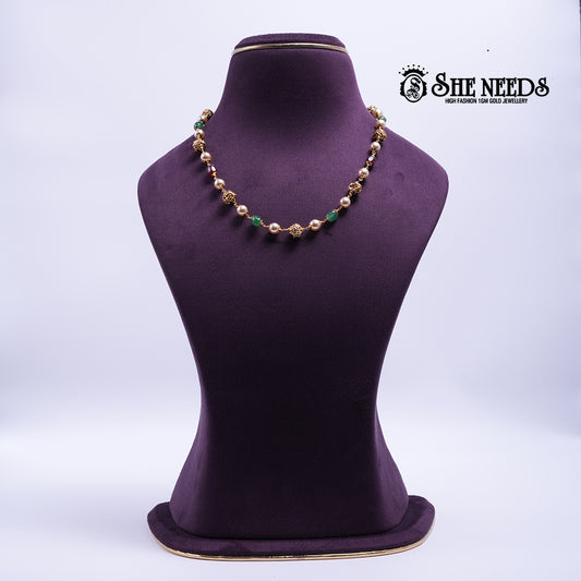 Pearl and emerald green bead harmony necklace with gold polish