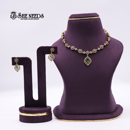VICTORIAN Short Necklace