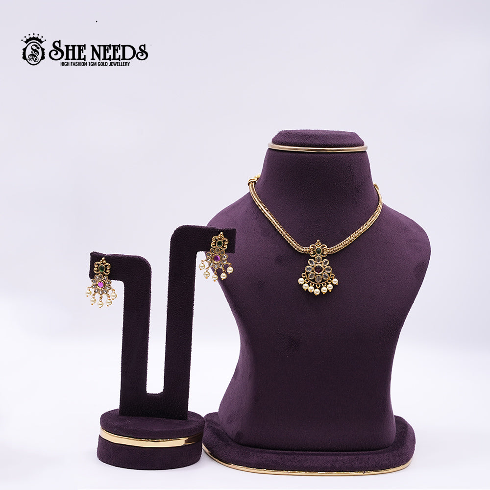 SHORT NECKALCE